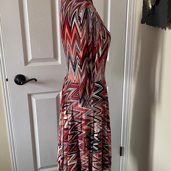 🆕️  Pretty Young Thing ZigZag Pattern Surplice Midi Dress, Size L - Picture 4 of 10